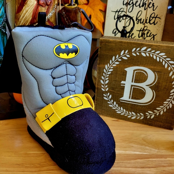 Batman Slippers - Picture 5 of 5